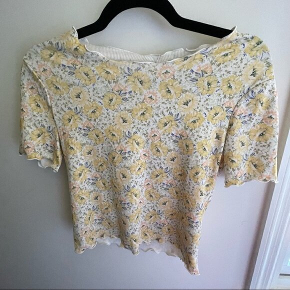 𝅺INTERMIX floral crop open back top - Picture 2 of 4